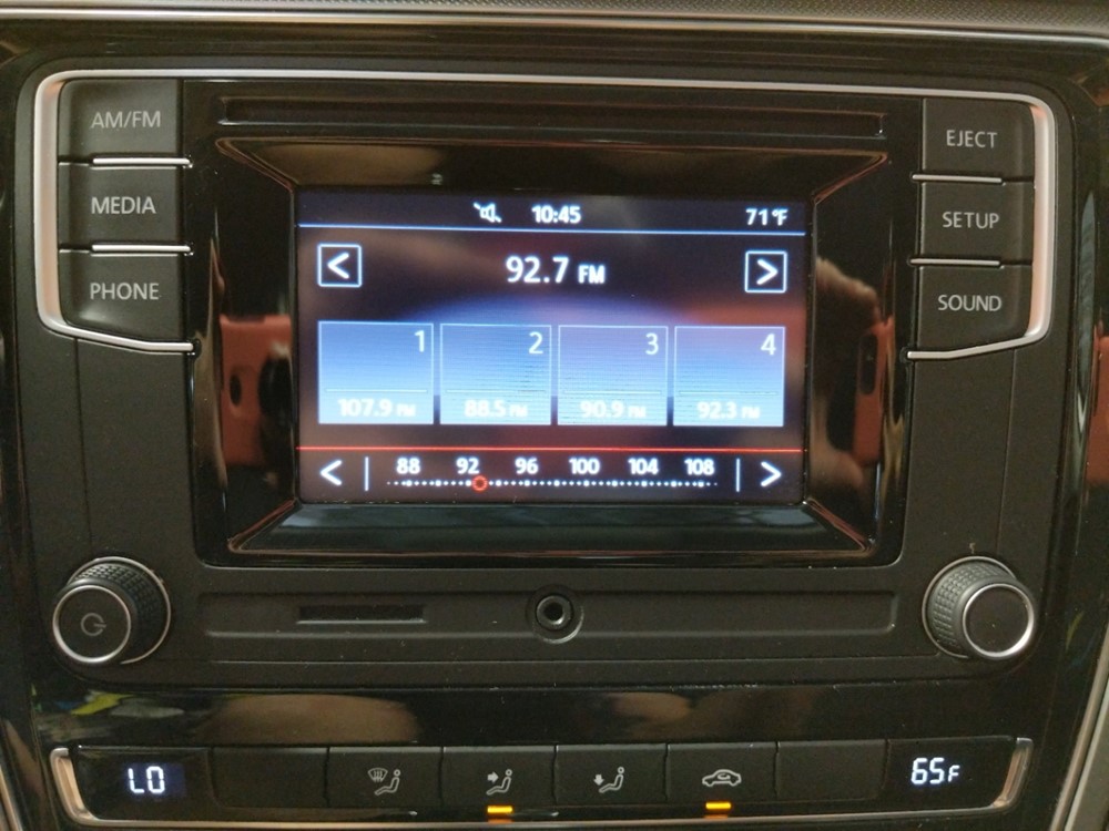 2016 Volkswagen Passat - Stereo Package