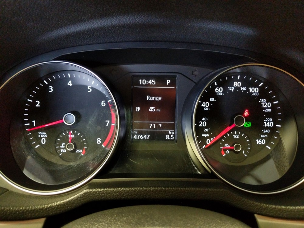 2016 Volkswagen Passat - Odometer Close Up