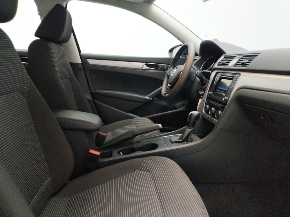 2016 Volkswagen Passat - Passenger Front Seat