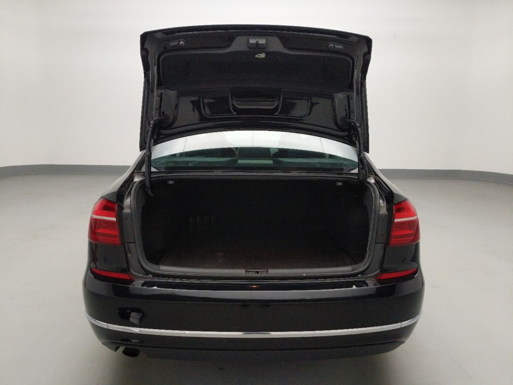 2016 Volkswagen Passat - Trunk