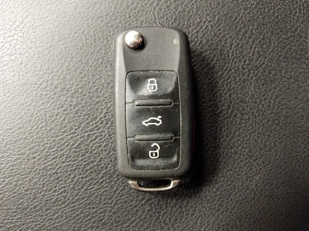 2016 Volkswagen Passat - Keys