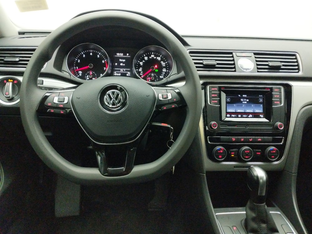 2016 Volkswagen Passat - Driver Dash