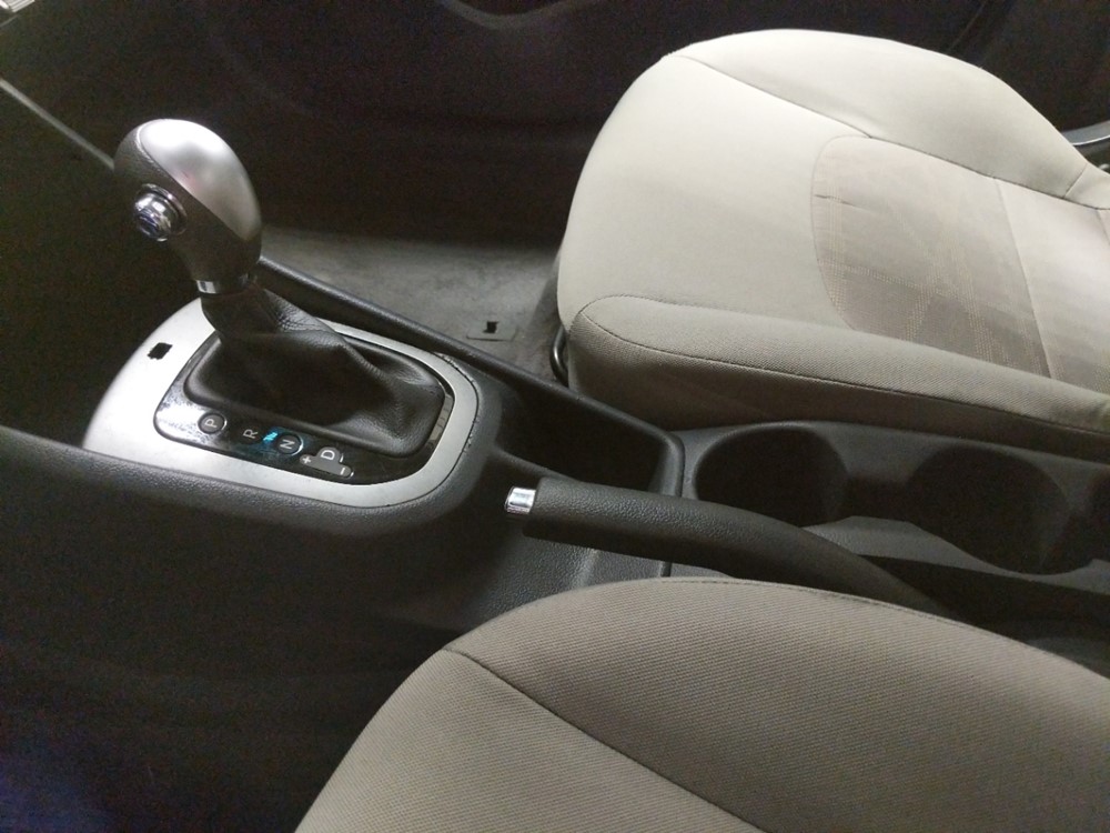 2017 Kia Rio - Center Console/Cup Holders
