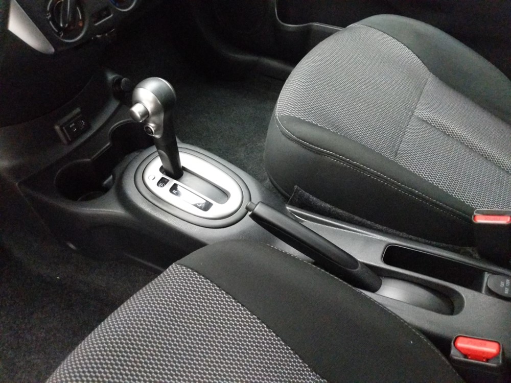 2017 Nissan Versa - Center Console/Cup Holders