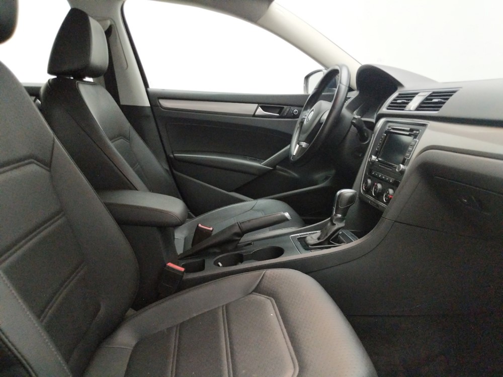 2015 Volkswagen Passat - Passenger Front Seat