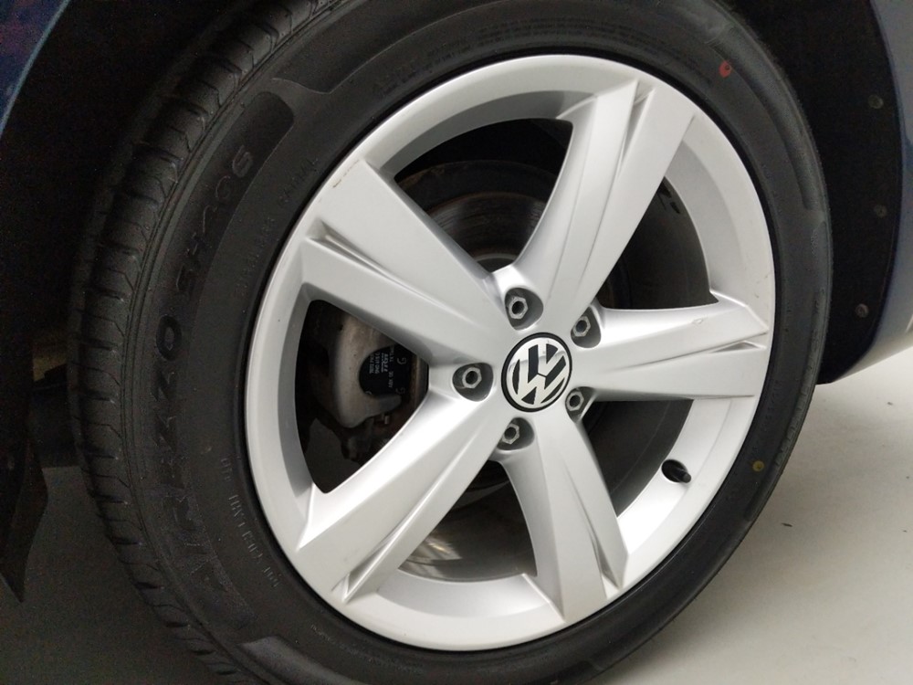 2015 Volkswagen Passat - Wheel