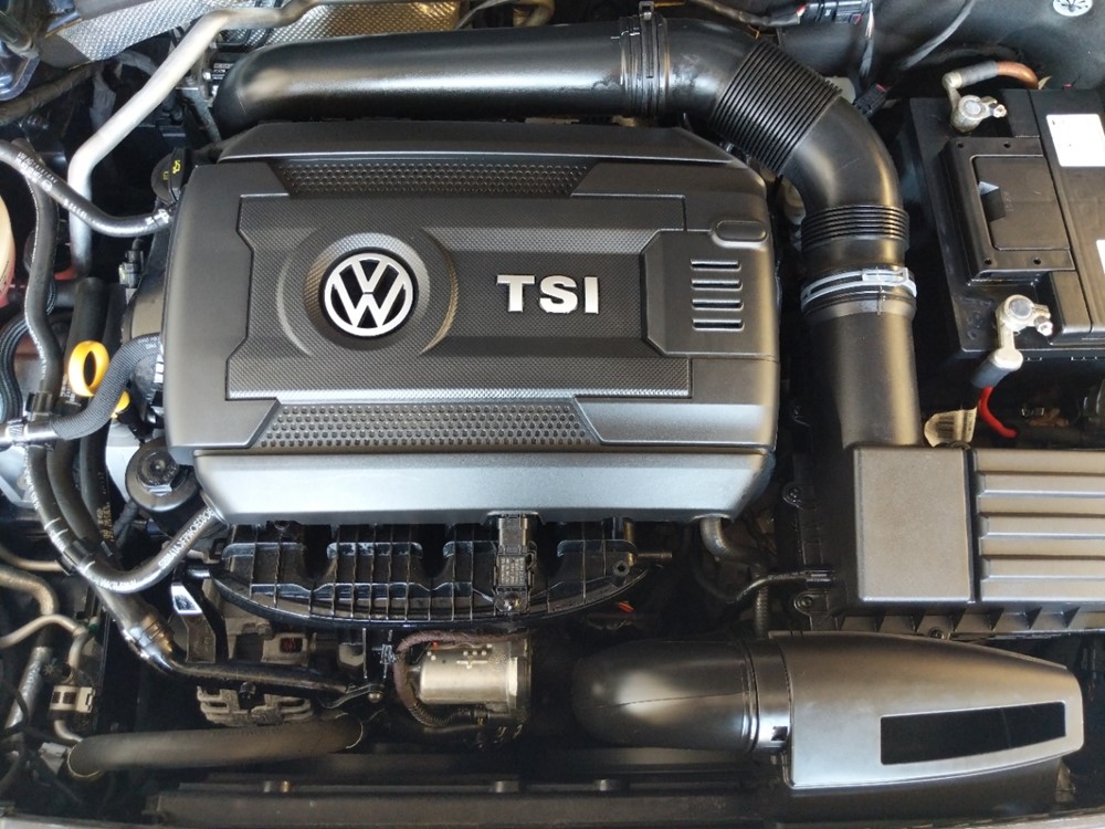 2015 Volkswagen Passat - Engine
