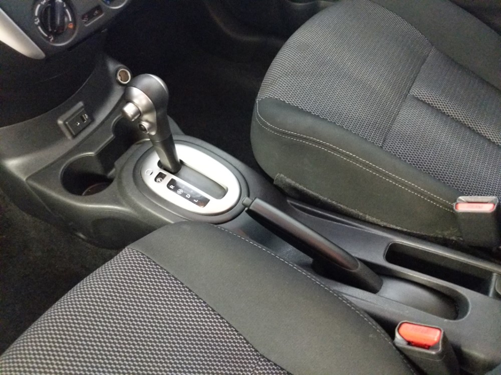 2017 Nissan Versa - Center Console/Cup Holders