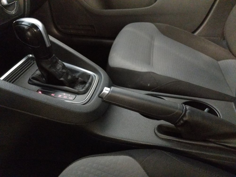 2017 Volkswagen Jetta - Center Console/Cup Holders