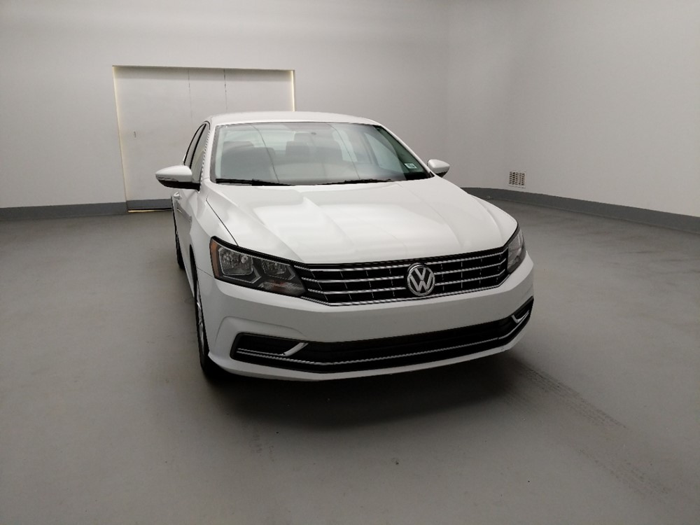 2016 Volkswagen Passat - Passenger Front Hood