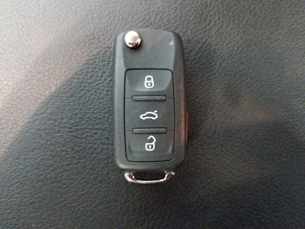2016 Volkswagen Passat - Keys