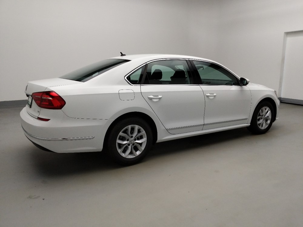 2016 Volkswagen Passat - Passenger Rear Side