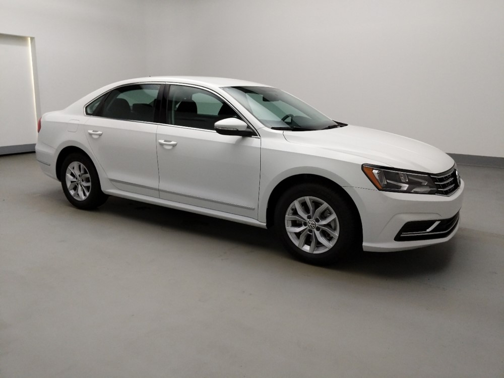 2016 Volkswagen Passat - Passenger Front Side