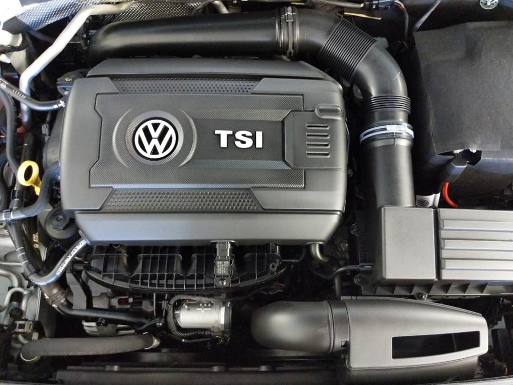2016 Volkswagen Passat - Engine