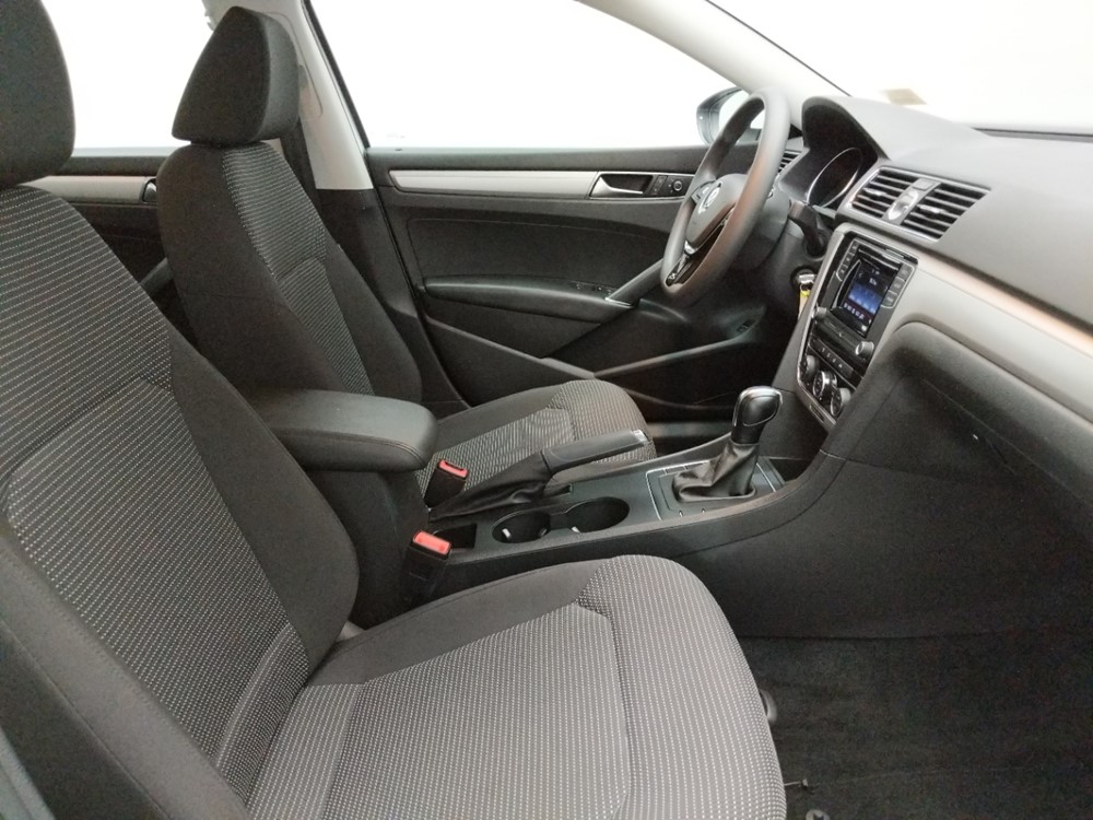 2016 Volkswagen Passat - Passenger Front Seat