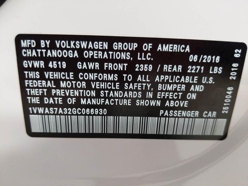 2016 Volkswagen Passat - VIN Plate
