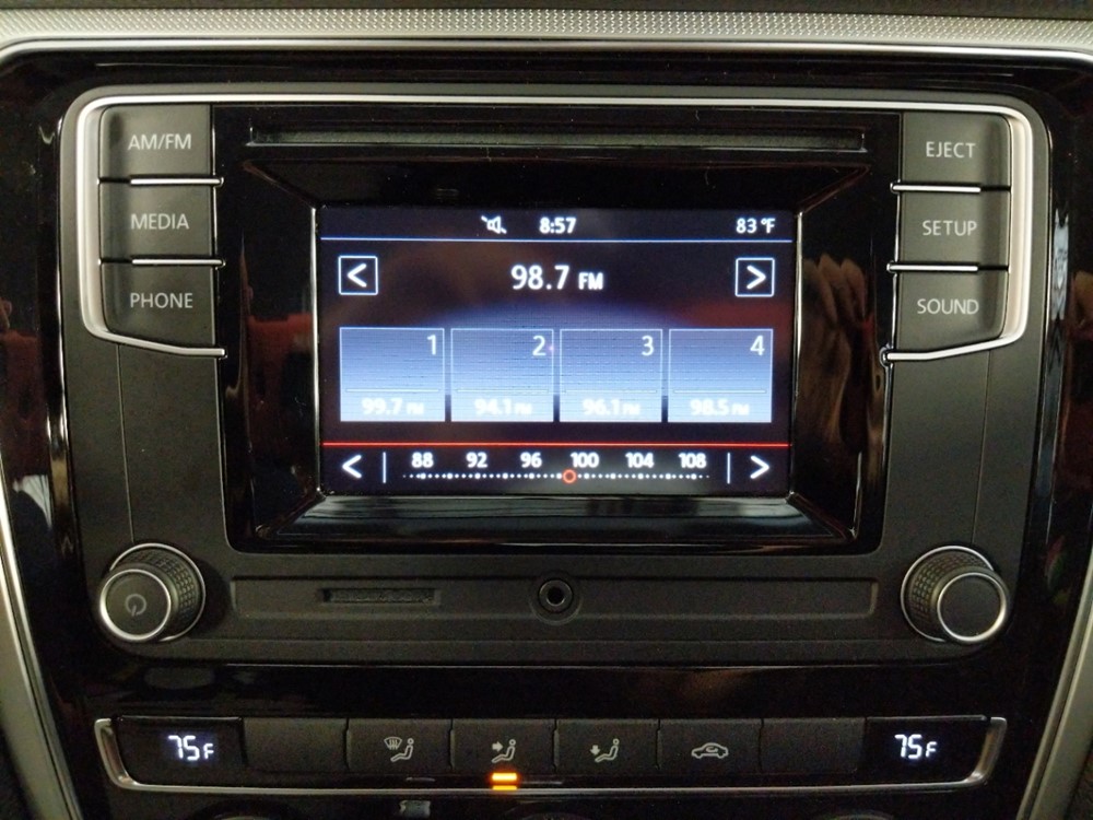 2016 Volkswagen Passat - Stereo Package