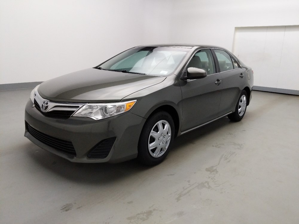 Used 2014 Toyota Camry Driver Front Bumper