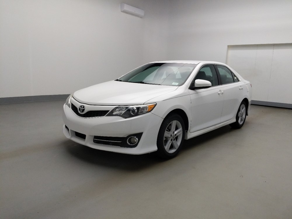 Used 2014 Toyota Camry Driver Front Bumper