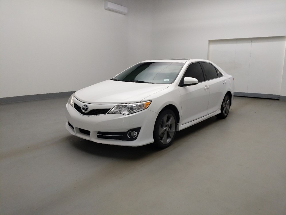 Used 2014 Toyota Camry Driver Front Bumper
