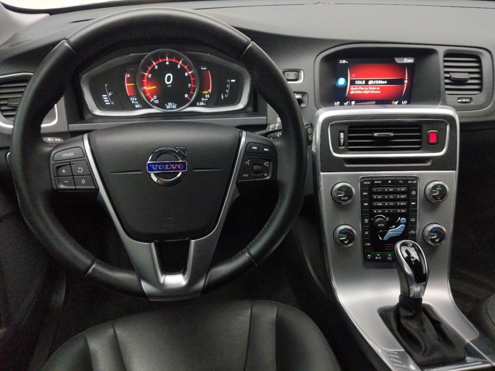 2017 Volvo V60 - Driver Dash