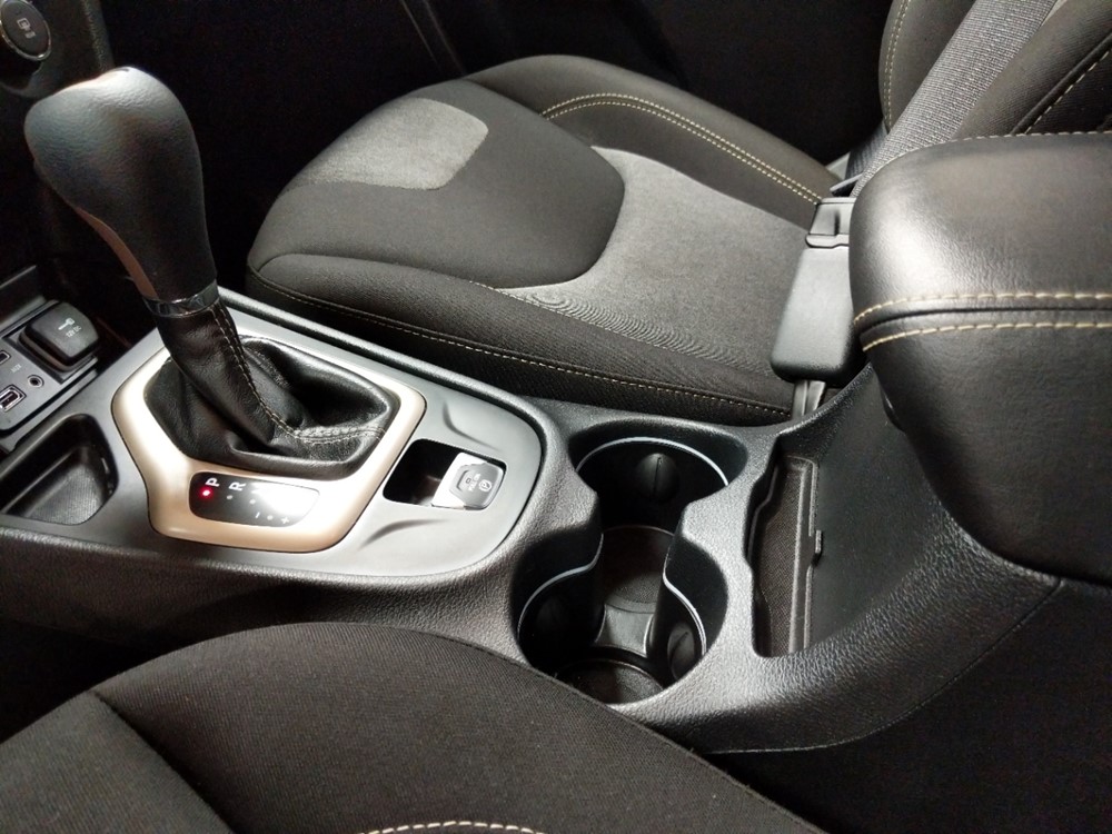2017 Jeep Cherokee - Center Console/Cup Holders
