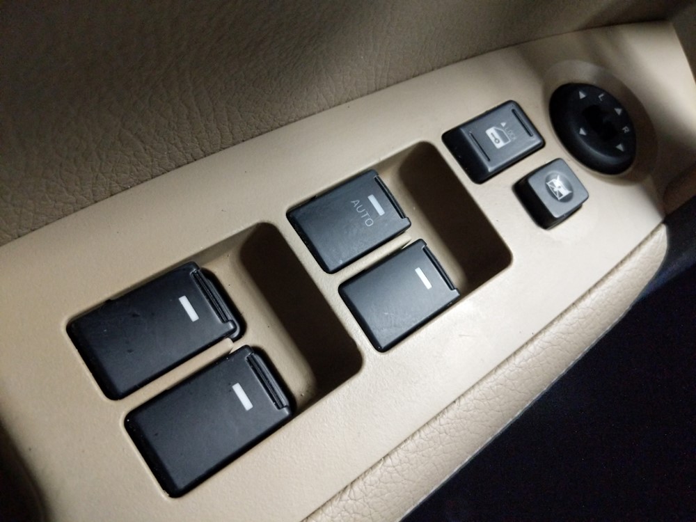 2011 Kia Sorento - Driver Power Windows/Lock Control