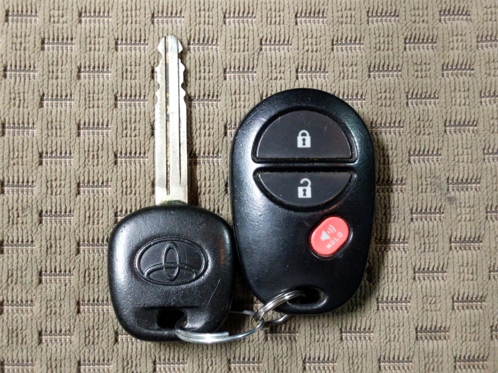 2012 Toyota Tundra - Keys