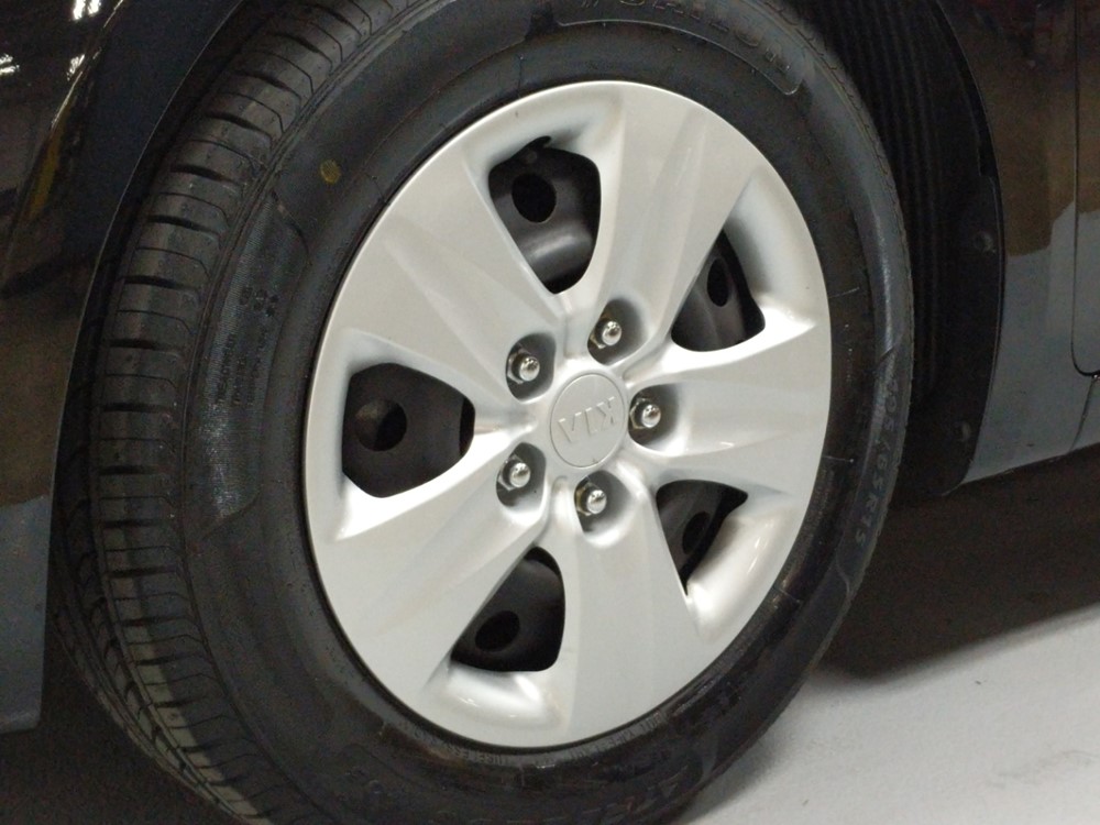 2016 Kia Forte - Wheel
