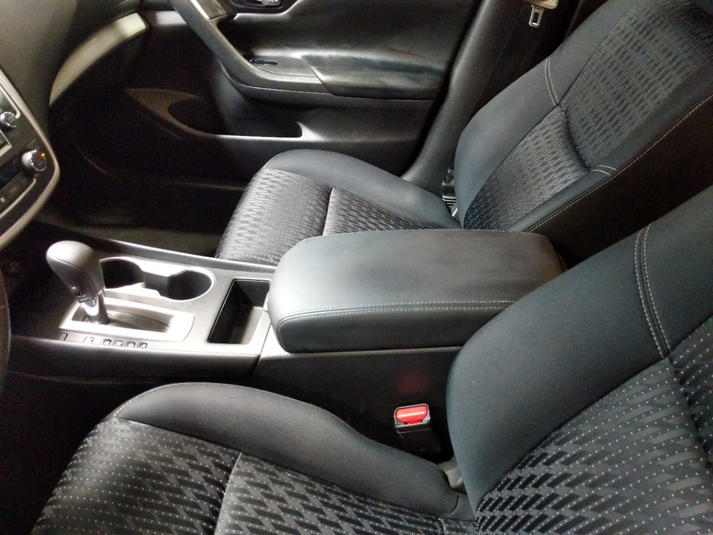 2017 Nissan Altima - Center Console/Cup Holders
