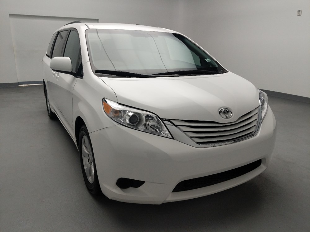 2017 Toyota Sienna - Passenger Front Hood