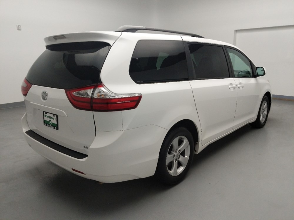 2017 Toyota Sienna - Passenger Rear Bumper