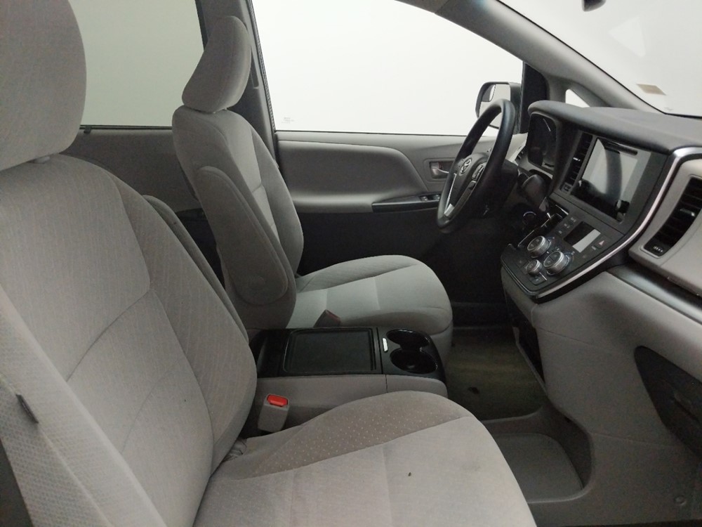 2017 Toyota Sienna - Passenger Front Seat