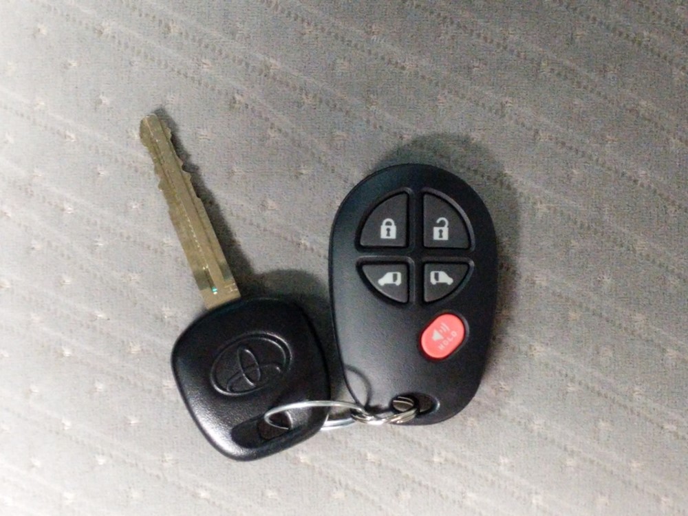 2017 Toyota Sienna - Keys