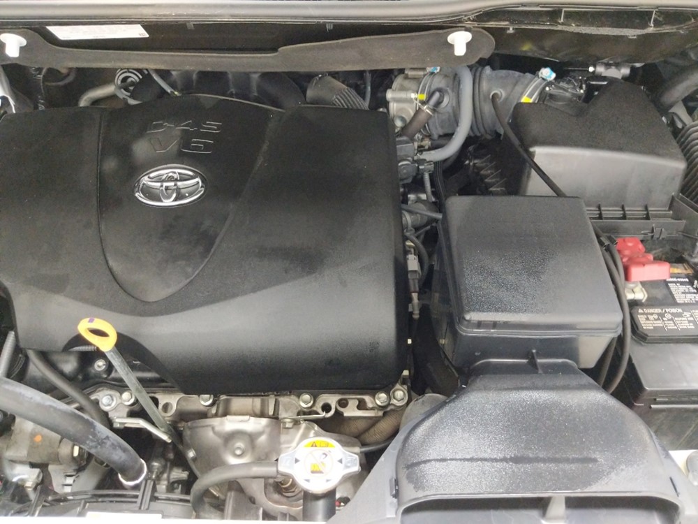 2017 Toyota Sienna - Engine