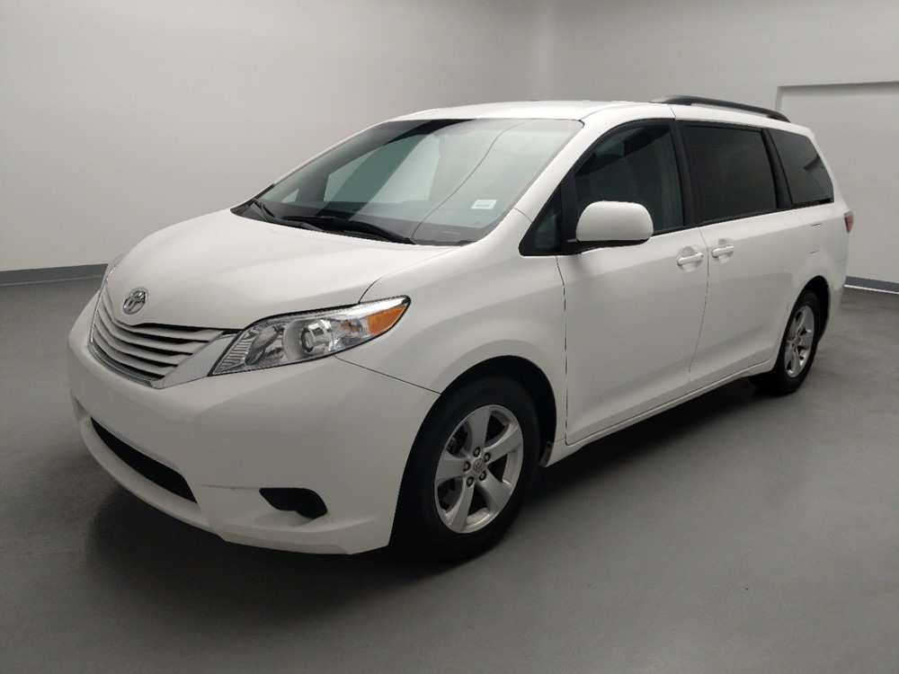 2017 Toyota Sienna - Driver Front Bumper