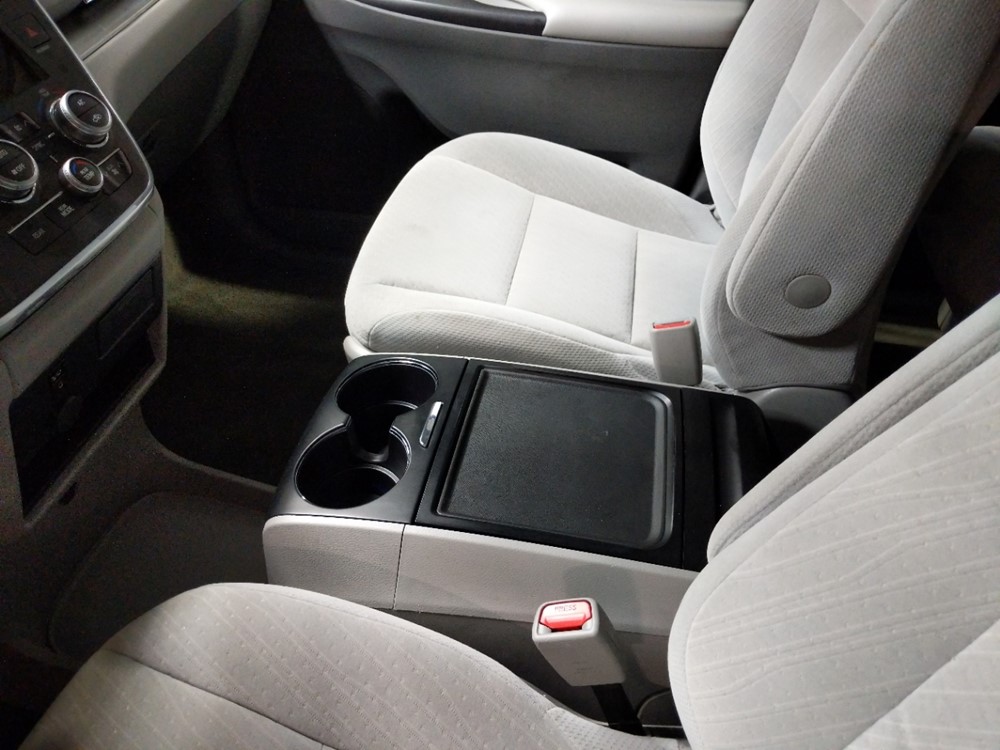 2017 Toyota Sienna - Center Console/Cup Holders