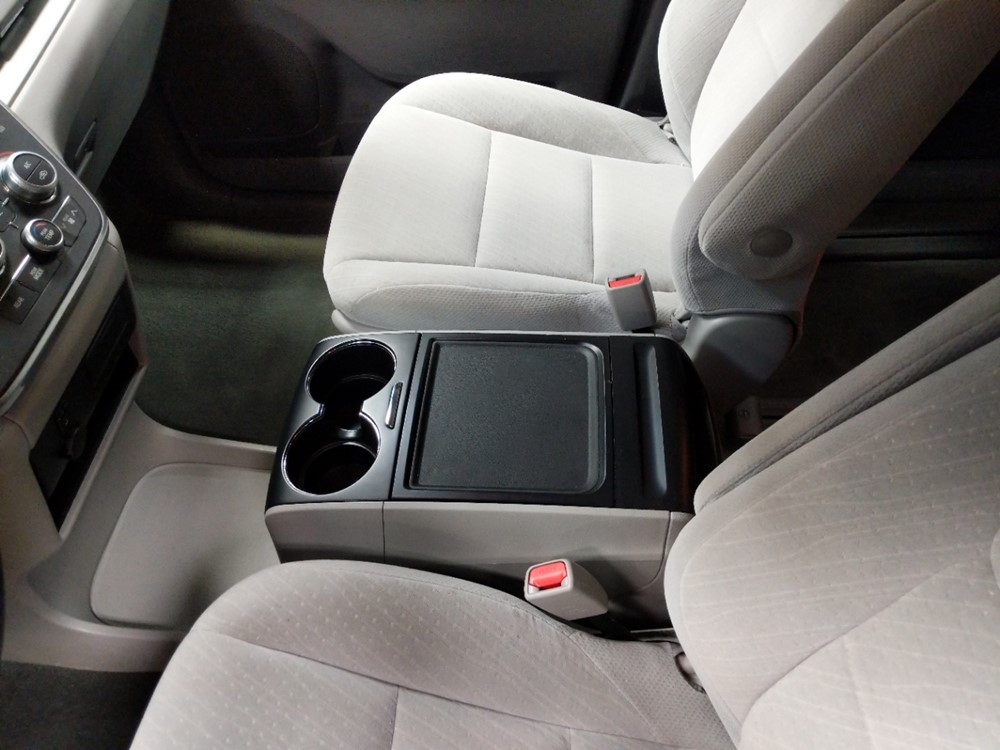 2017 Toyota Sienna - Center Console/Cup Holders