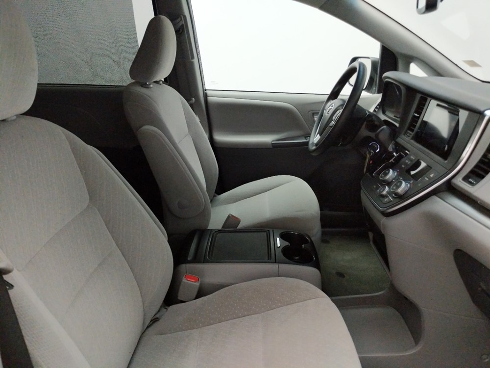 2017 Toyota Sienna - Passenger Front Seat