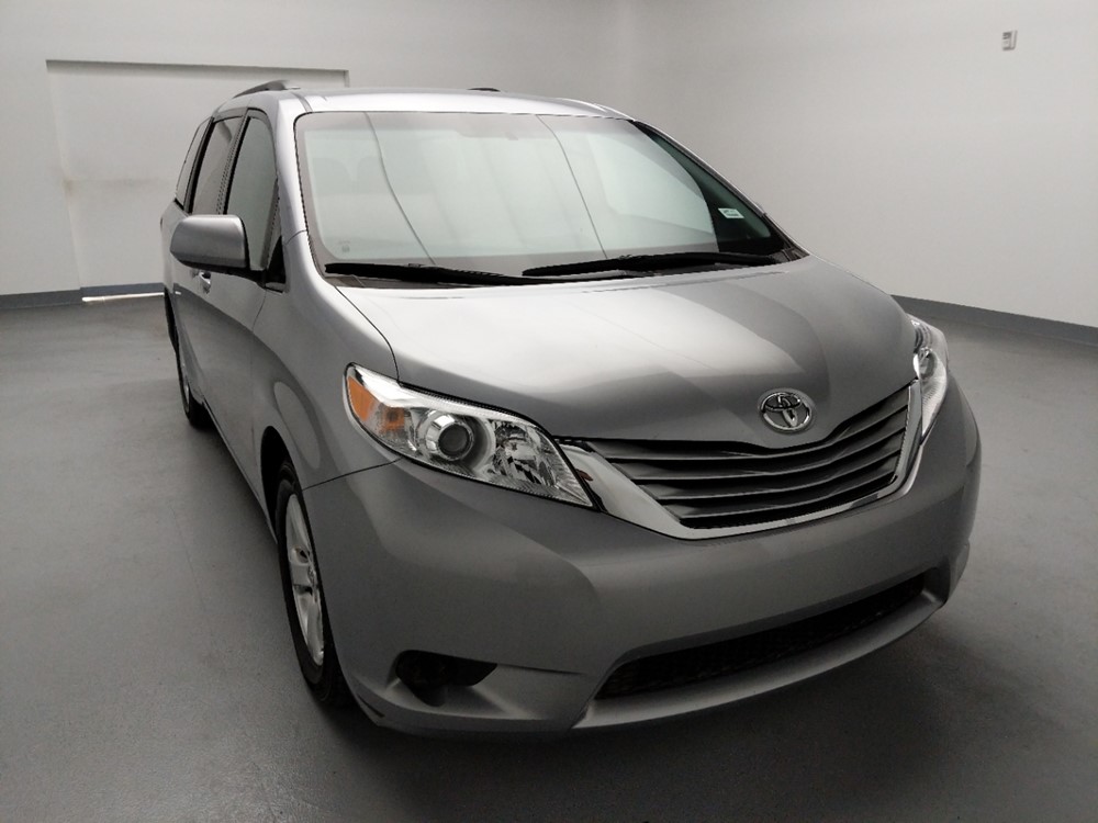 2017 Toyota Sienna - Passenger Front Hood