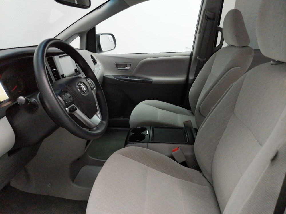 2017 Toyota Sienna - Driver Front Seat