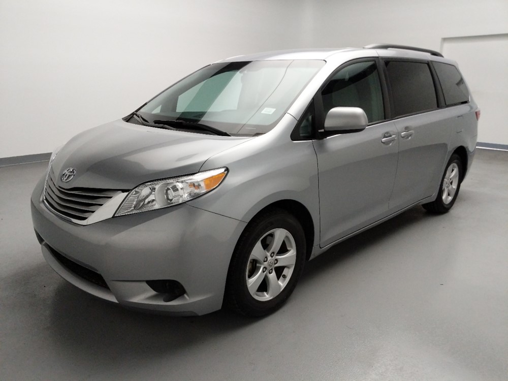 2017 Toyota Sienna - Driver Front Bumper
