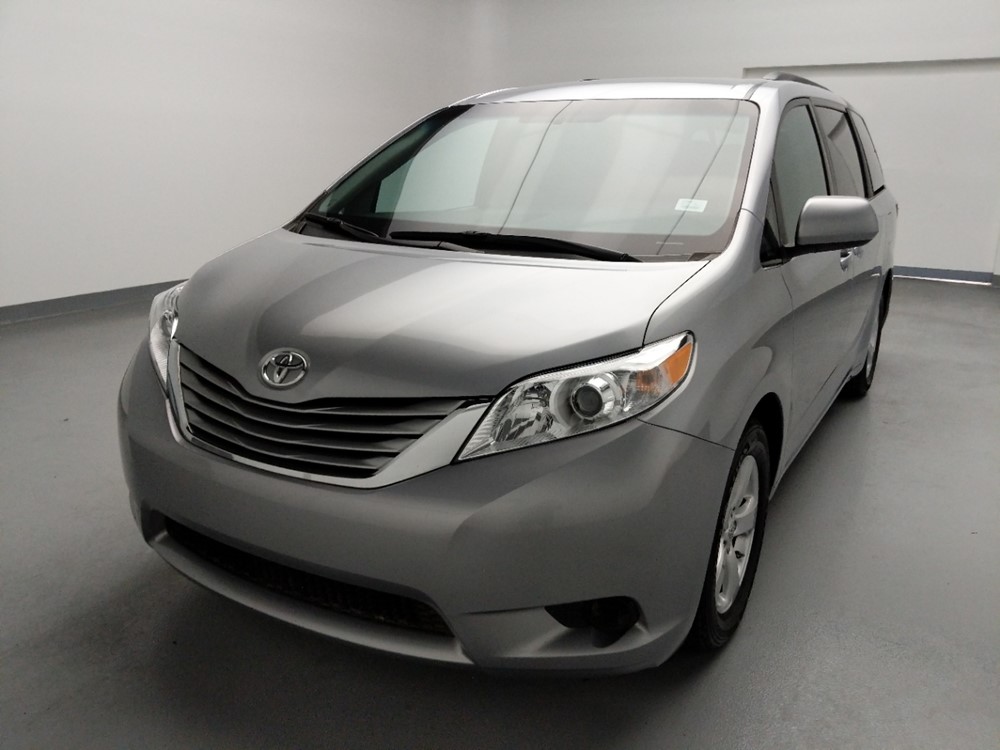 2017 Toyota Sienna - Driver Front Hood