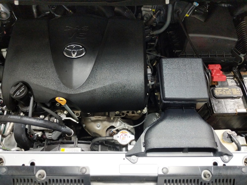 2017 Toyota Sienna - Engine