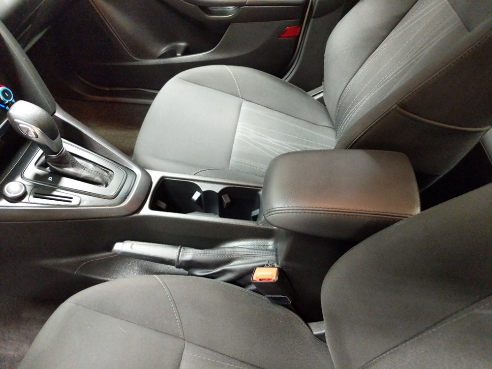 2017 Ford Focus - Center Console/Cup Holders