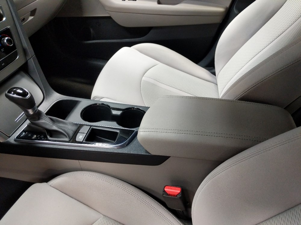 2017 Hyundai Sonata - Center Console/Cup Holders