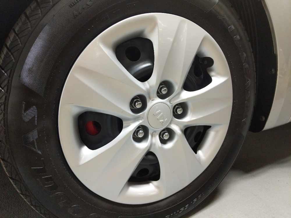 2016 Kia Forte - Wheel