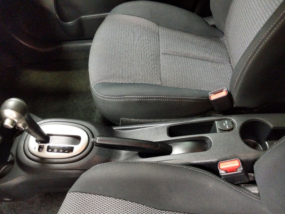 2017 Nissan Versa - Center Console/Cup Holders