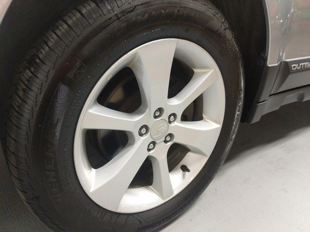 2013 Subaru Outback - Wheel