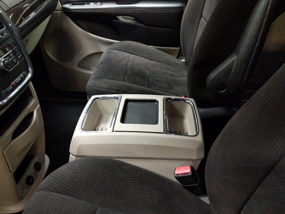2011 Chrysler Town and Country - Center Console/Cup Holders
